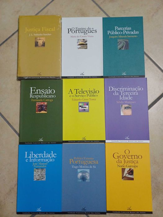 Varios livros para desocupar