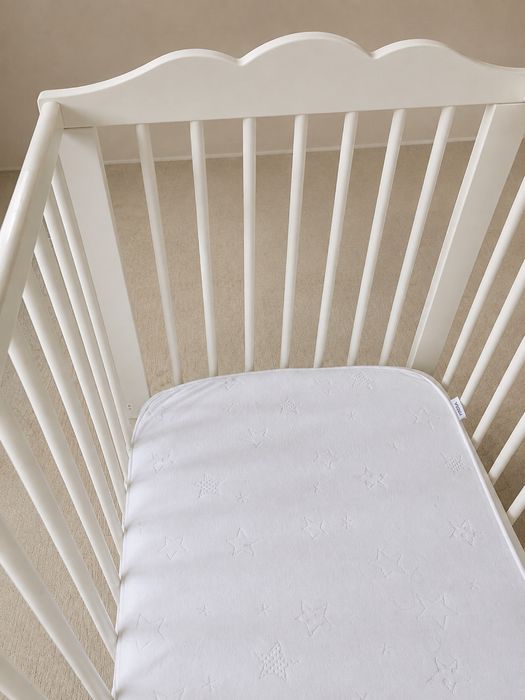Cama de bebe com colchao IKEA