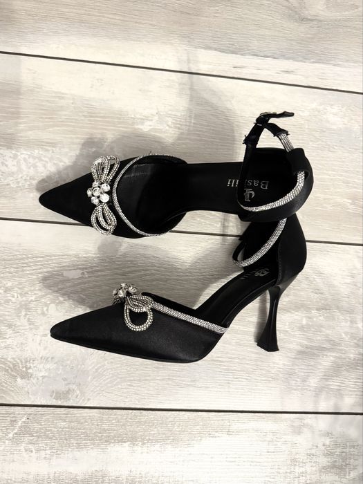 Туфлі з бантиками