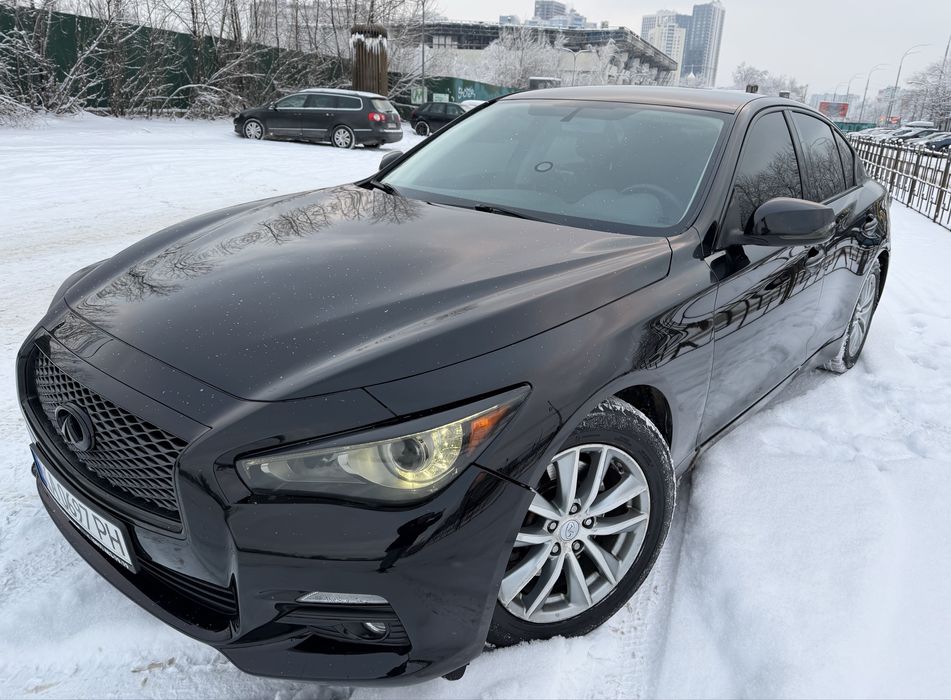 Infiniti Q50  3,7