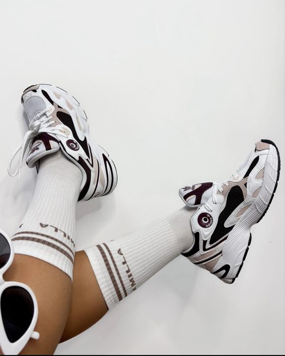 La Milla / skarpetki białe + czekoladowe logo