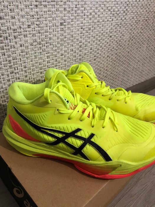 кросівки для волейболу асікс