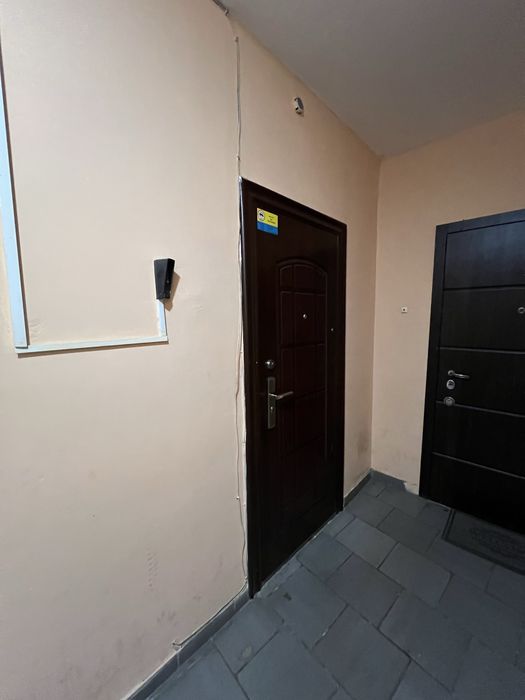 Здам у довгострокову оренду офіс 90 кв.м. Дніпровська набережна 19в