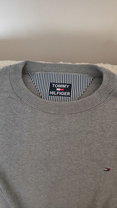 Sprzedam sweter młodzieżowy Tommy Hilfiger