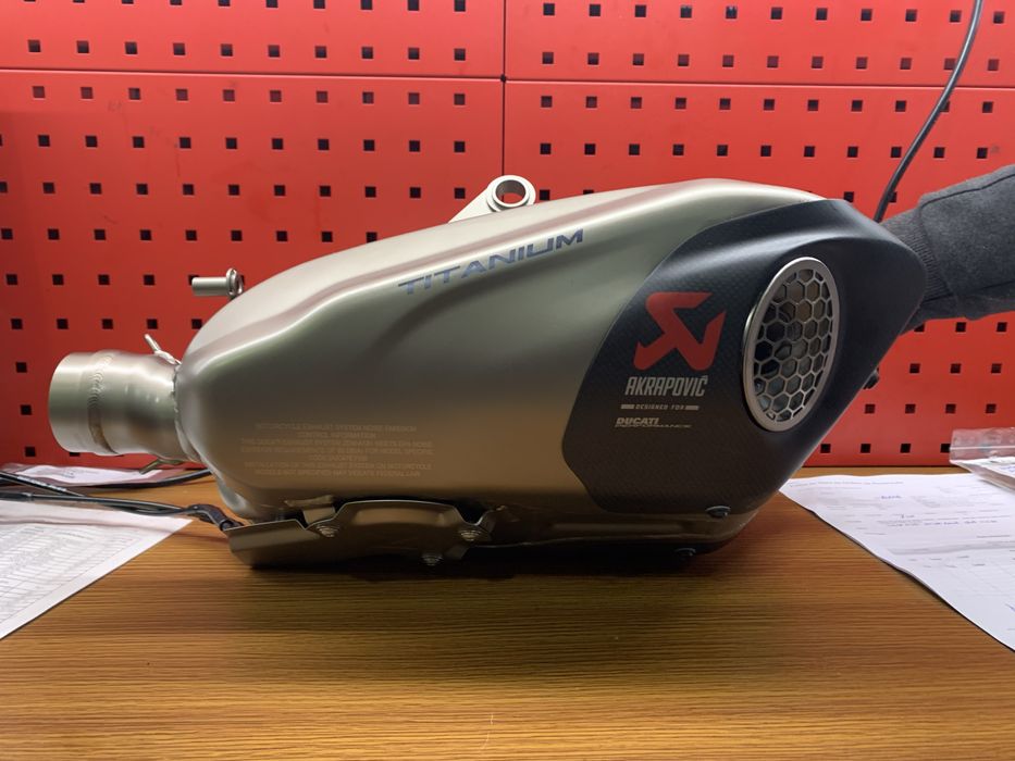ESCAPE MOTO - SILENCIADOR DUPLO TITANIO AKRAPOVIC DUCATI PERFOMANCE DUCATI PANIGALE V4/S/SP 21-22 E5
