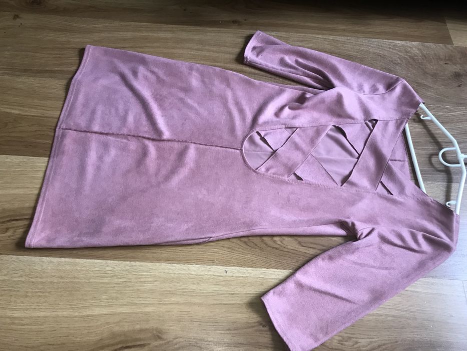 Плаття з гарною спинкою