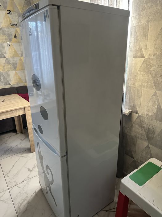 Холодильник Indesit б/у