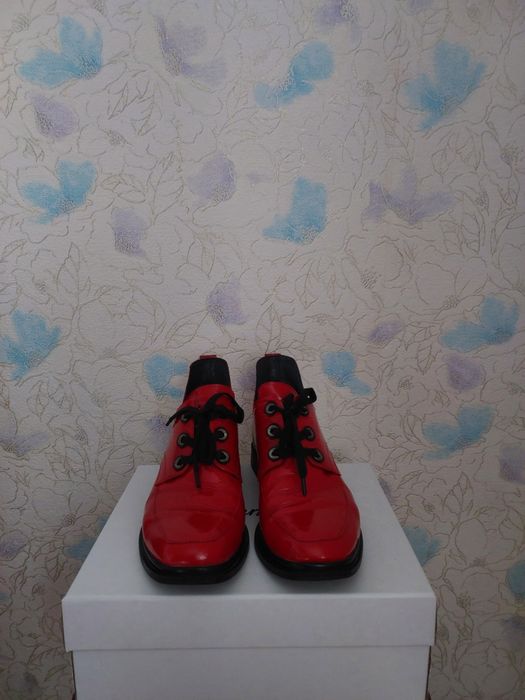 Натуральна шкіра,червоні і молочні