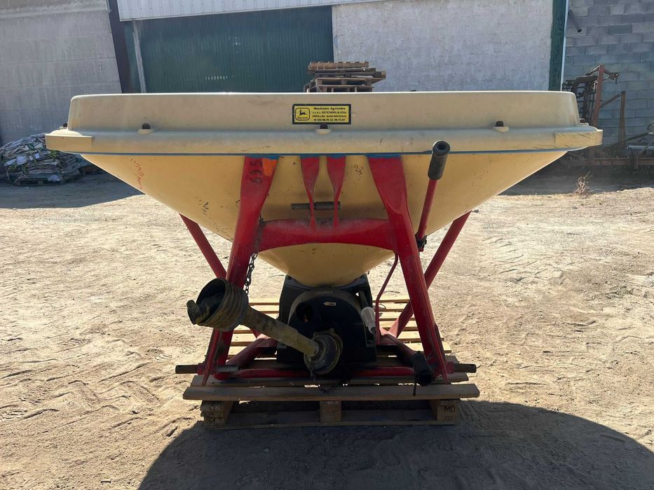 Espalhador de Adubo Pendular Vicon 600 litros