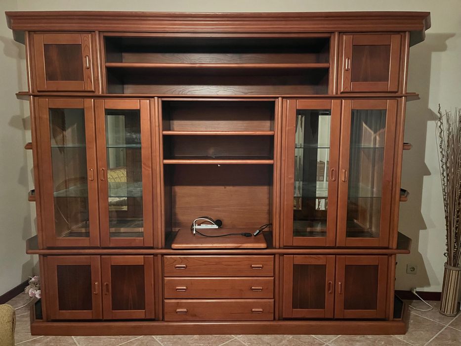 Móvel de Sala / Aparador em Bom Estado
