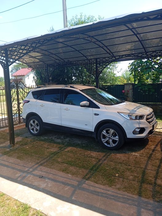 авто форд куга  паркитник