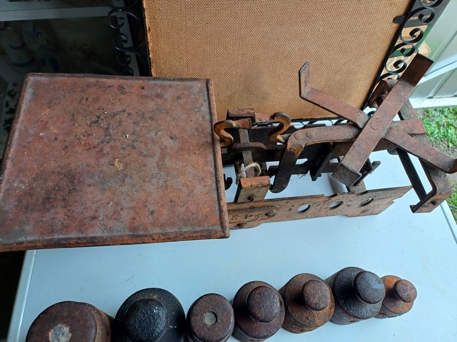 Waga z odważnikami prl staroć antyk zabytek