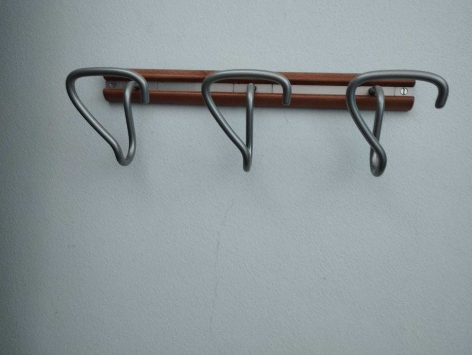 Conjunto quarto - cama, armário, mesa de cabeceira, cadeira +