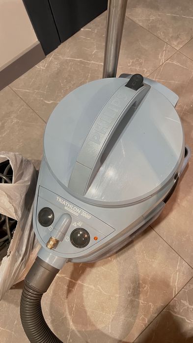 Потужний мийний пилосос Philips Triathlon2000 ідеальний для прибирання