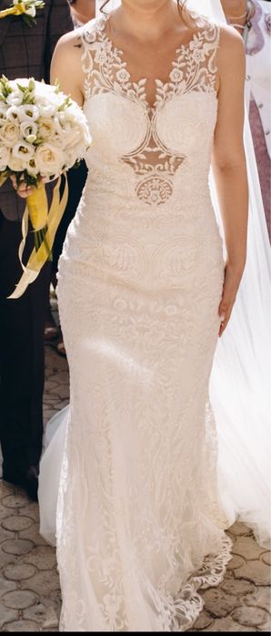 Весільна сукня кольору айворі