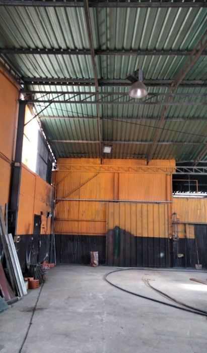 Vende se terreno com armazém