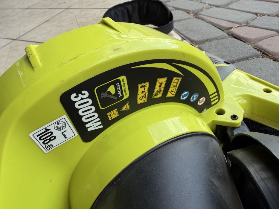 Odkurzacz - dmuchawa do liści Ryobi RBV3000 CESV01 o mocy 3000W