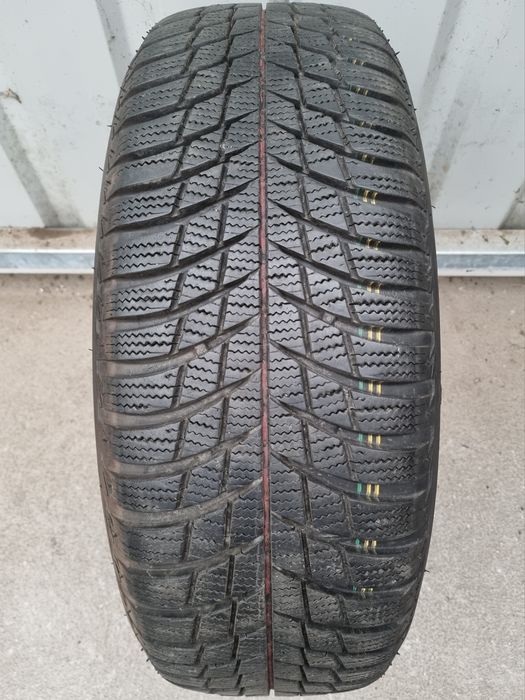 Opona używana 1szt. 205/60/16 Bridgestone Blizzak LM001  / 7,5mm
