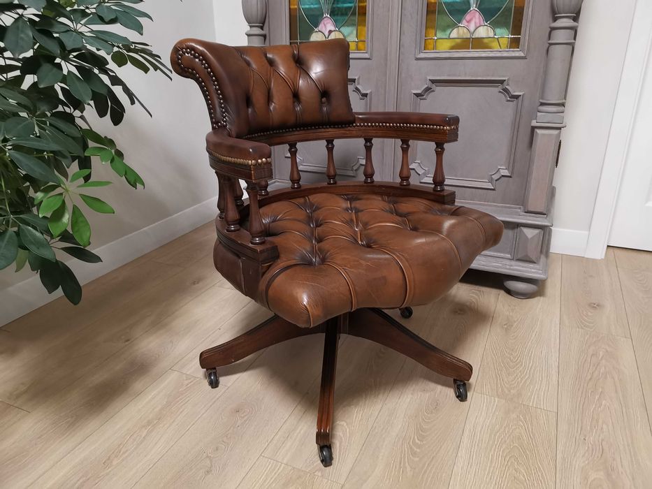 Gabinetowy FOTEL chesterfield kapitański 835/2025