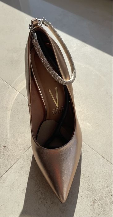 Sapatos altos dourado Vizzano