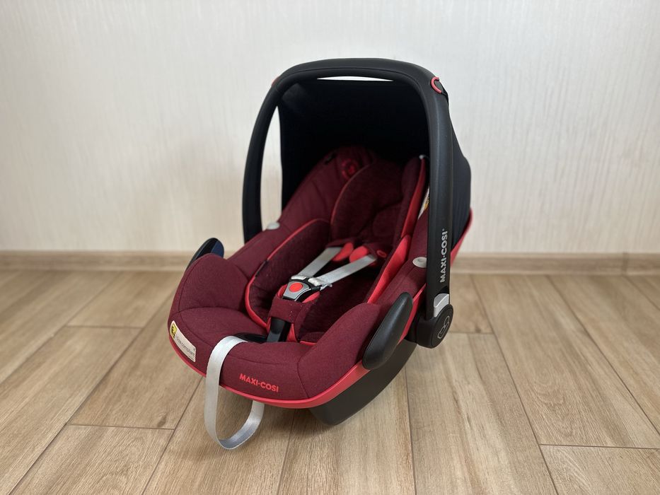 Автокресло Maxi-Cosi Pebble Pro I-Size Essential Red