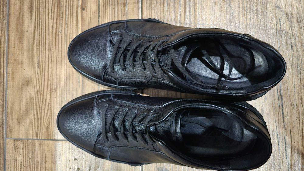 Czarne sneakersy Kazar