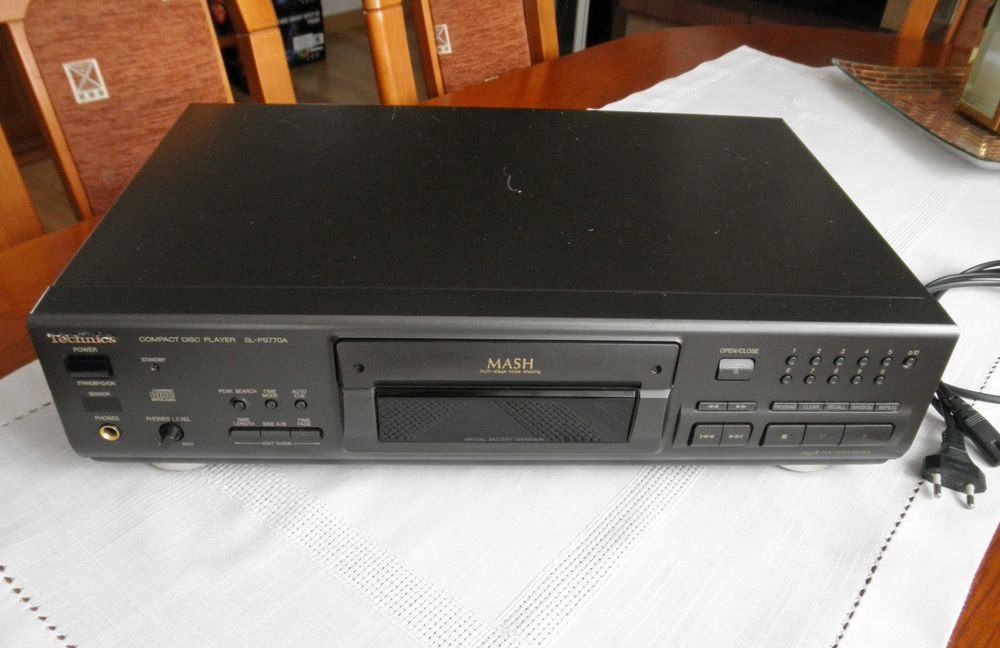 Odtwarzacz CD Technics SL-PS770A.