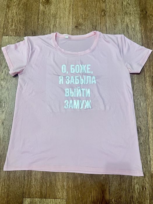 Безкоштовно Жіноча футболка з надписом