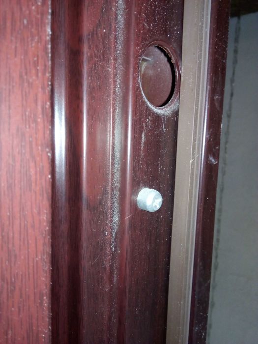 Продам дверь входную (фабричный Китай) 860*2050 левая!!!Б.У