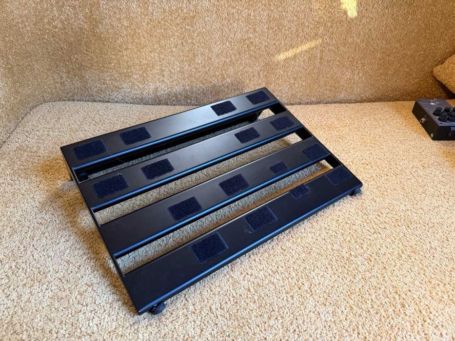 Pedalboard z pokrowcem MONO, kablami i rzepami