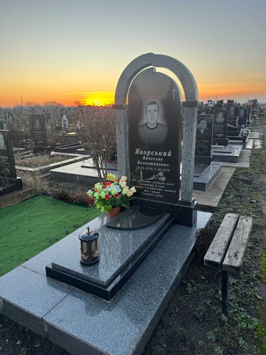 Виробник гранітних пам’ятників. Готові комплекти. Опт Доставка Україна