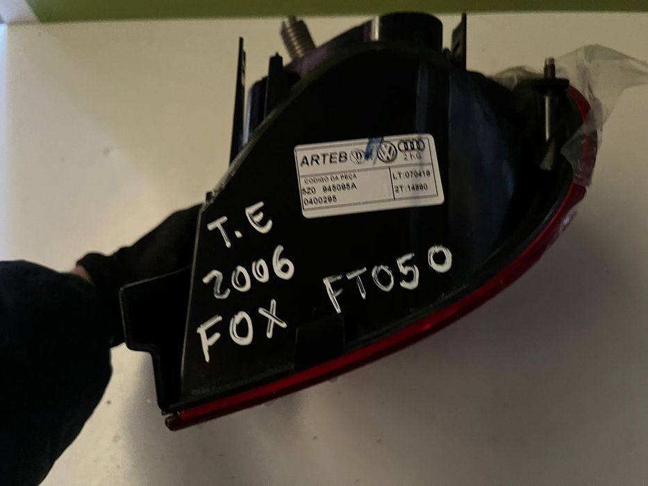VW FOX FAROLIM ESQUERDO / NOVO - FT050