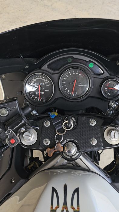Продам Suzuki RF900R