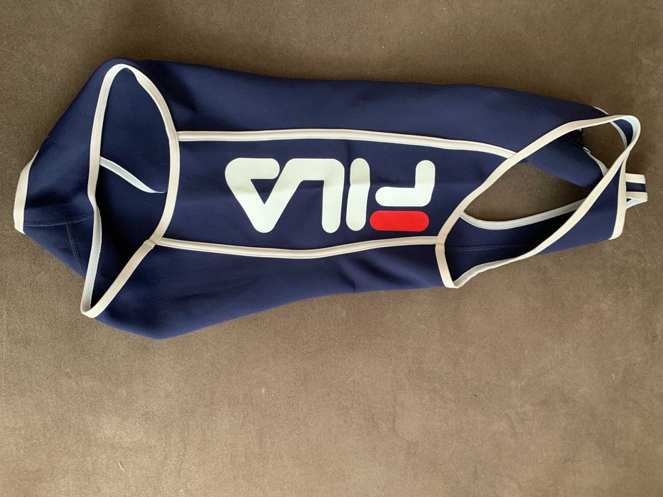 Купальник закрытый FILA Италия. Цвет темно синий р-р 42