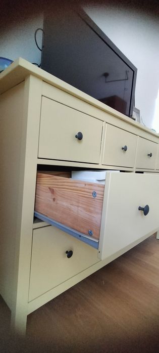 Drewniana komoda hemnes