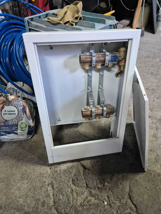 Rozdzielacz do ogrzewania podłogowego 3 obwody + szafka Podłogówka