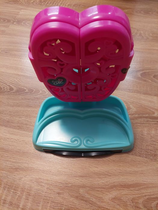 Toaletka dla młodej damy