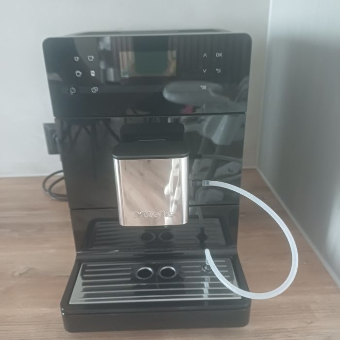 Кавомашина Miele CM5300