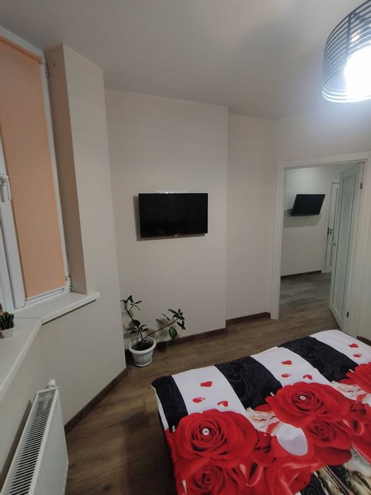 Бровары, посуточно, двухкомн, Лесной квартал, центр, новый дом, 5 мест