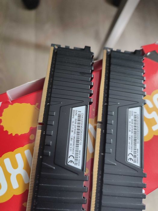 CorsairVengeance LPX DDR4 32GB3200MHz×2個 Corsair 32 GB (2x16GB) DDR4 3200 MHz Vengeance LPX Black