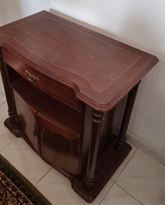 Móvel para televisão em madeira