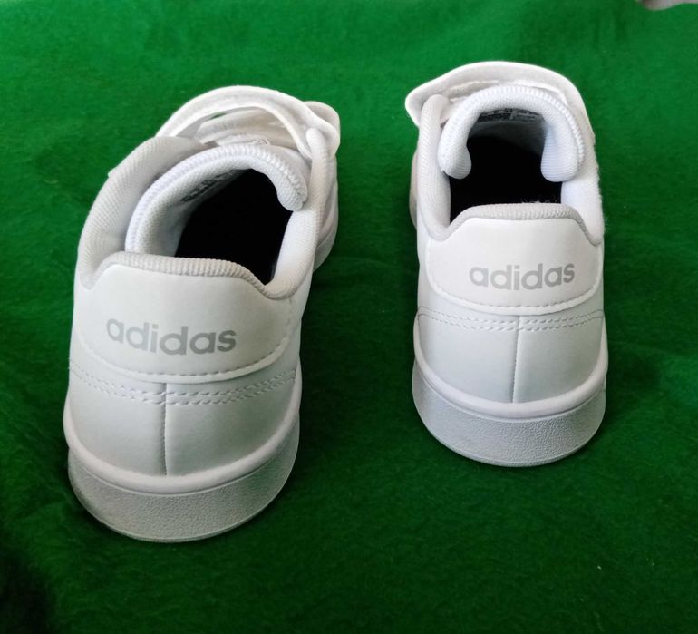 buty sportowe Adidas dla dzieci, białe, na rzepy, rozmiar 34, jak nowe