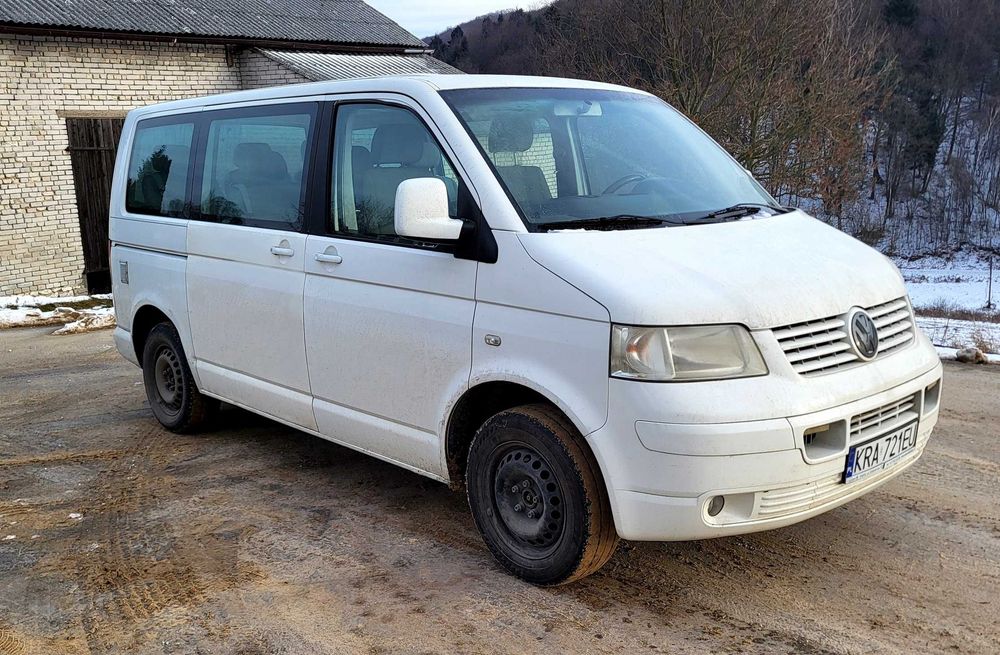 Volkswagen Transporter T5 1,9 TDI 105 KM 8 osobowy MA MOC klima
