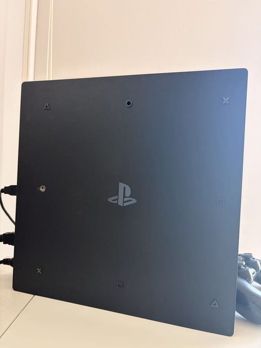 Dias Playstations 4 Pro 1TB