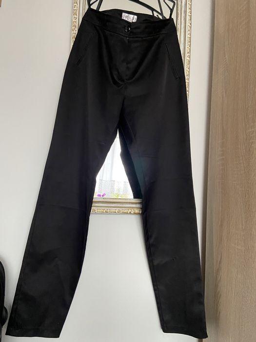 Czarne eleganckie spodnie cygaretki