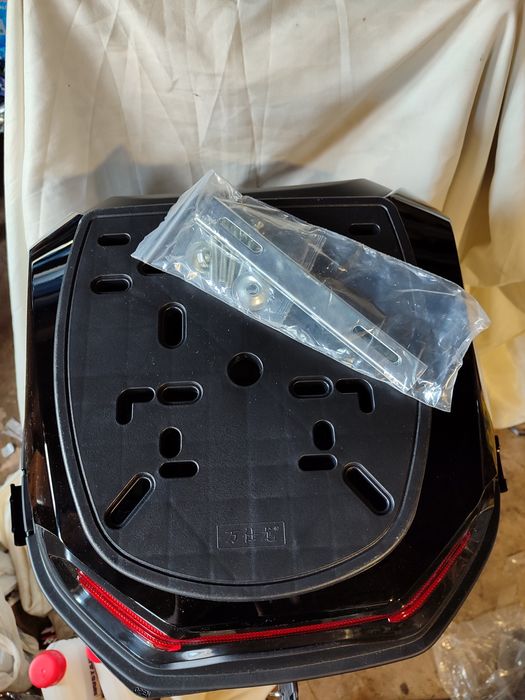 Кофр задній на мотоцикли скутери мопеди. 32 літри, Розмір 400*400*280