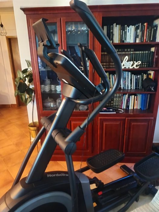 Elíptica Nordictrack C5.5 - como nova
Cardio/
Bicicletas elípt
