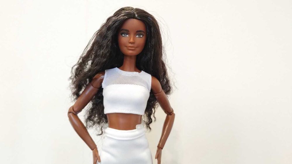 Лялька Барбі темношкіра