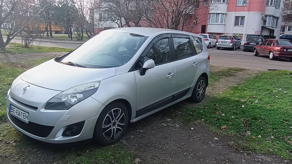 Продаю  Renault grand scenic
