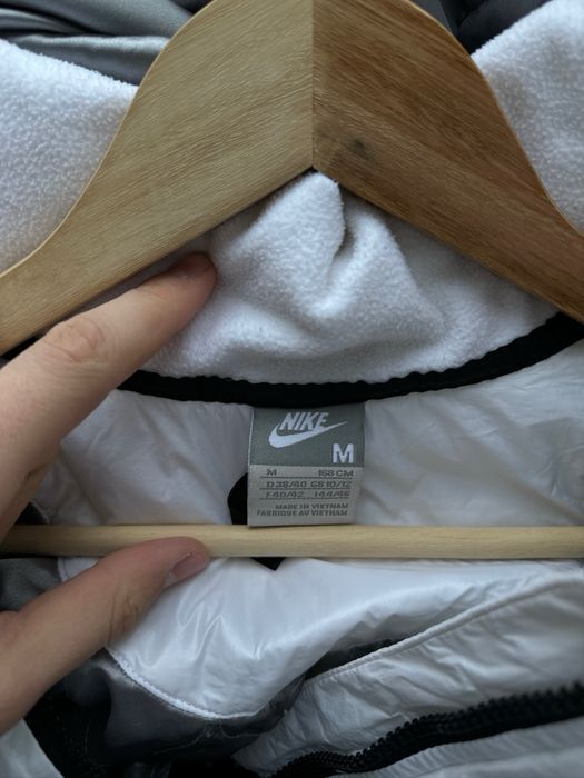 Оригінал! Nike вінтажний пуховик білий M ідеал Натуральне перо, весна